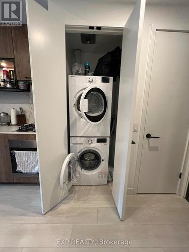 1026 - 505 Richmond Street W, Toronto, ON - Indoor Photo Showing Laundry Room