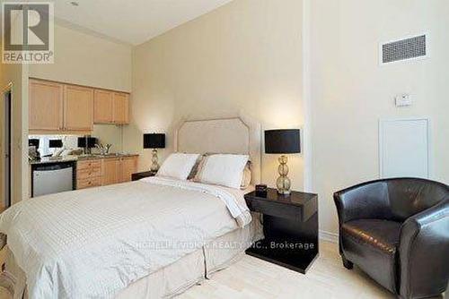 Lph04 - 763 Bay Street, Toronto, ON - Indoor Photo Showing Bedroom