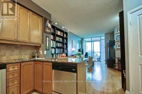 502 - 80 Absolute Avenue, Mississauga, ON - Indoor Photo Showing Kitchen