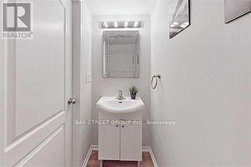 8 - 2444 Post Road, Oakville, ON - Indoor Photo Showing Bathroom
