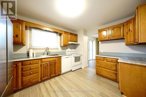 1355 Odessa Crescent, Oakville, ON - Indoor Photo Showing Kitchen