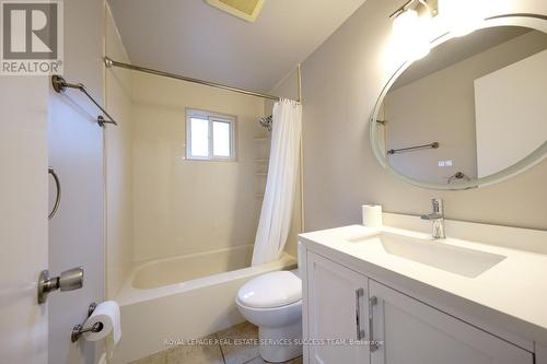 1355 Odessa Crescent, Oakville, ON - Indoor Photo Showing Bathroom