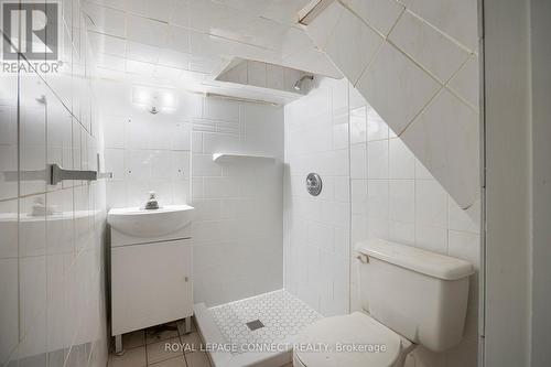 Main&B - 319 Concord Avenue, Toronto, ON - Indoor Photo Showing Bathroom