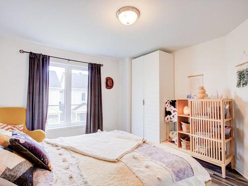 Master bedroom - 161 Rue Joseph-Bresse, Chambly, QC - Indoor Photo Showing Bedroom