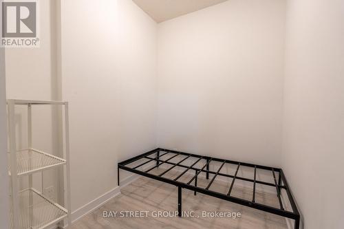 727 - 251 Manitoba Street, Toronto, ON - Indoor Photo Showing Other Room