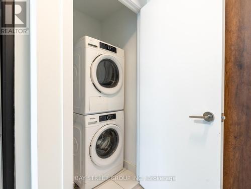 727 - 251 Manitoba Street, Toronto, ON - Indoor Photo Showing Laundry Room