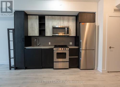 727 - 251 Manitoba Street, Toronto, ON - Indoor Photo Showing Kitchen With Stainless Steel Kitchen