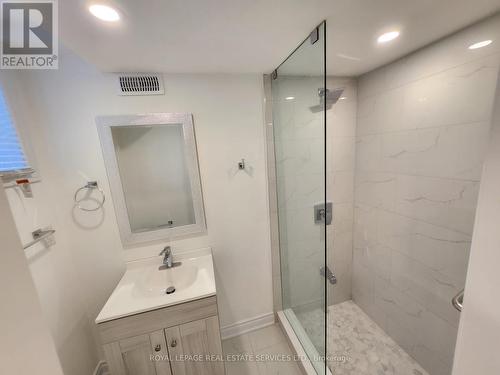 1447 Santa Rosa Court, Mississauga, ON - Indoor Photo Showing Bathroom