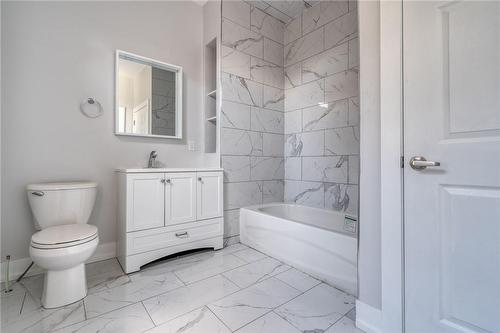 81 Colbourne Street, Hamilton, ON - Indoor Photo Showing Bathroom