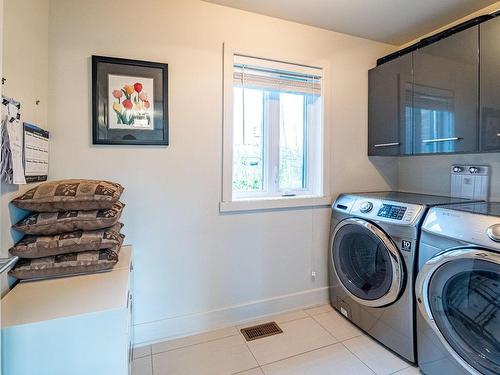 Salle de lavage - 2355 Rue Des Saturnies, Saint-Bruno-De-Montarville, QC - Indoor Photo Showing Laundry Room