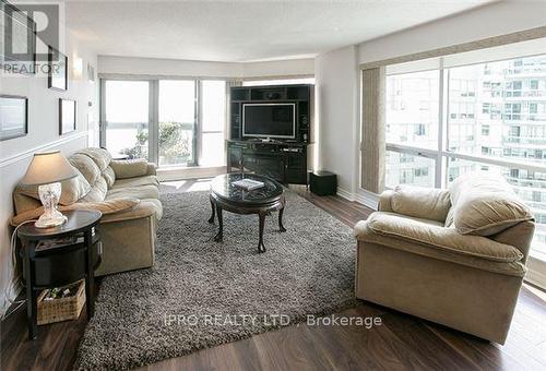 2312 - 10 Yonge Street, Toronto, ON - Indoor Photo Showing Living Room