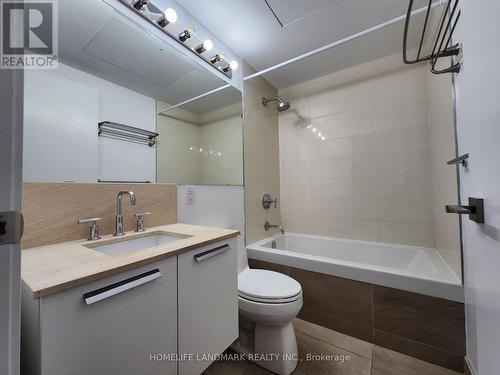 3913 - 50 Charles Street E, Toronto, ON - Indoor Photo Showing Bathroom