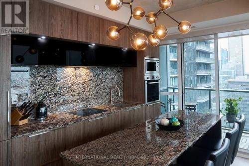 3803 - 88 Blue Jays Way, Toronto, ON - Indoor Photo Showing Kitchen With Upgraded Kitchen