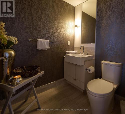 3803 - 88 Blue Jays Way, Toronto, ON - Indoor Photo Showing Bathroom