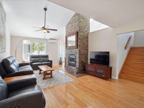 Salon - 201-475 Boul. Perrot, L'Île-Perrot, QC - Indoor Photo Showing Living Room With Fireplace