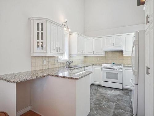 Cuisine - 201-475 Boul. Perrot, L'Île-Perrot, QC - Indoor Photo Showing Kitchen With Double Sink