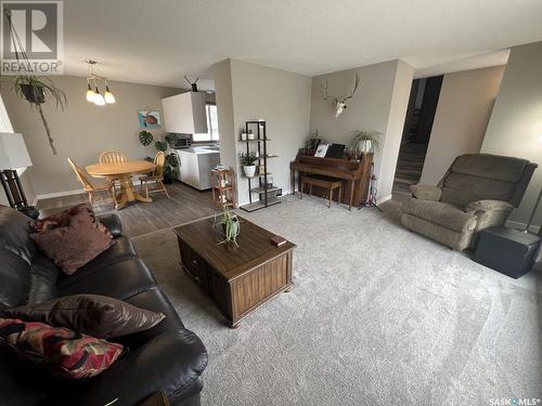 134 108Th Street, Saskatoon, SK - Indoor Photo Showing Living Room