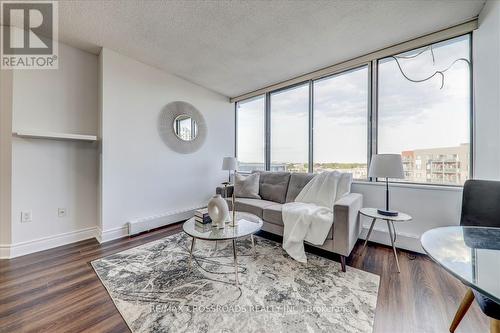 603 - 5580 Sheppard Avenue E, Toronto, ON - Indoor Photo Showing Living Room