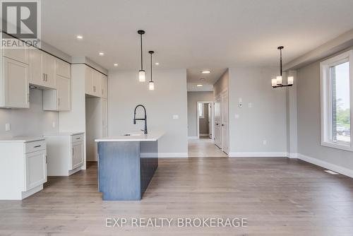 100 Thackeray Way, Minto, ON - Indoor Photo Showing Kitchen With Upgraded Kitchen