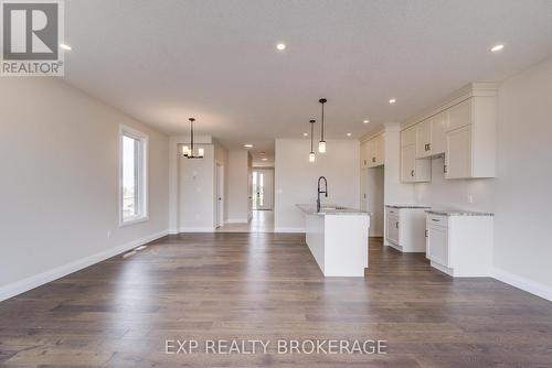 102 Thackeray Way, Minto, ON - Indoor Photo Showing Kitchen
