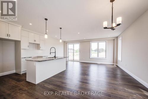 102 Thackeray Way, Minto, ON - Indoor Photo Showing Kitchen With Upgraded Kitchen