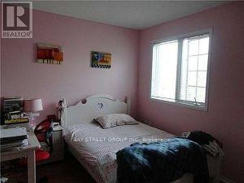 2841 Galleon Crescent, Mississauga, ON - Indoor Photo Showing Bedroom
