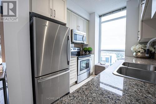 4004 - 4070 Confederation Parkway, Mississauga, ON - Indoor Photo Showing Kitchen With Double Sink