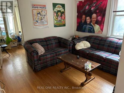 92 Binkley Crescent, Hamilton, ON - Indoor Photo Showing Living Room