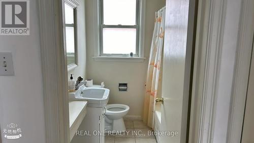92 Binkley Crescent, Hamilton, ON - Indoor Photo Showing Bathroom