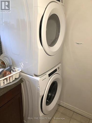 92 Binkley Crescent, Hamilton, ON - Indoor Photo Showing Laundry Room