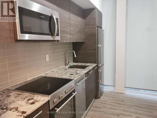 3504 - 28 Wellesley Street E, Toronto, ON - Indoor Photo Showing Kitchen With Upgraded Kitchen