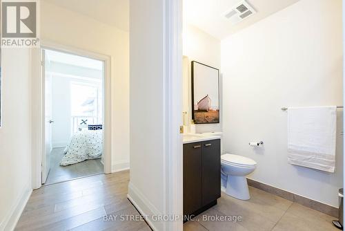 1102 - 30 Roehampton Avenue, Toronto, ON - Indoor Photo Showing Bathroom