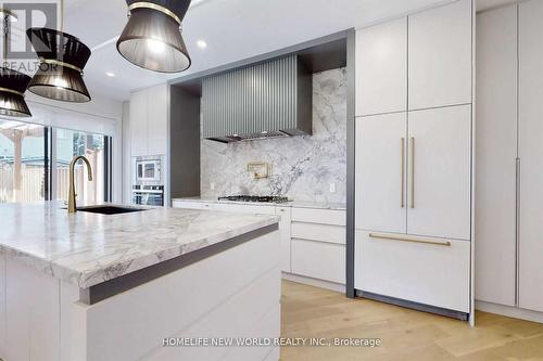 725 Gardner Avenue, Mississauga, ON - Indoor Photo Showing Kitchen With Upgraded Kitchen