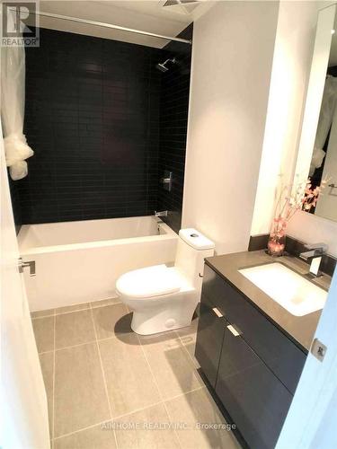 2806 - 7 Grenville Street, Toronto, ON - Indoor Photo Showing Bathroom
