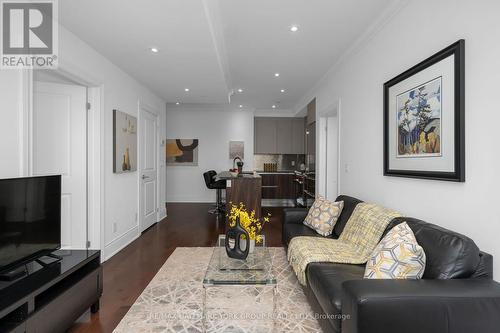 302 - 10360 Islington Avenue, Vaughan, ON - Indoor Photo Showing Living Room