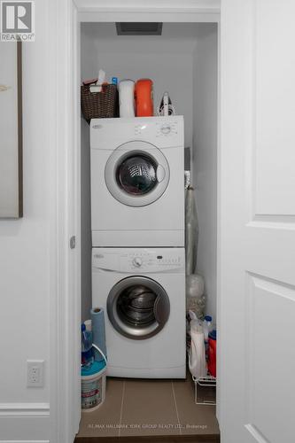 302 - 10360 Islington Avenue, Vaughan, ON - Indoor Photo Showing Laundry Room
