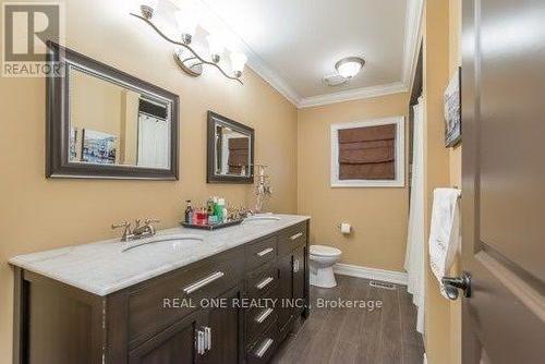 356 Alex Doner Drive, Newmarket, ON - Indoor Photo Showing Bathroom