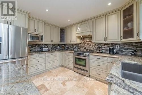 356 Alex Doner Drive, Newmarket, ON - Indoor Photo Showing Kitchen With Stainless Steel Kitchen With Upgraded Kitchen