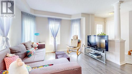500 Bur Oak Avenue, Markham, ON - Indoor Photo Showing Living Room