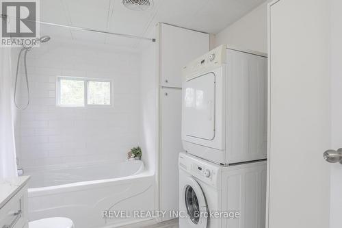 18 Lynn Court, Kawartha Lakes, ON - Indoor Photo Showing Laundry Room