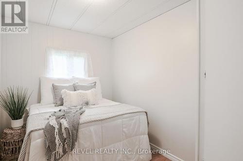 18 Lynn Court, Kawartha Lakes, ON - Indoor Photo Showing Bedroom