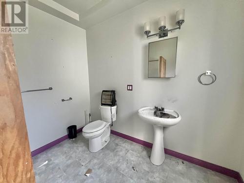 345 W 9 Avenue, Prince Rupert, BC - Indoor Photo Showing Bathroom