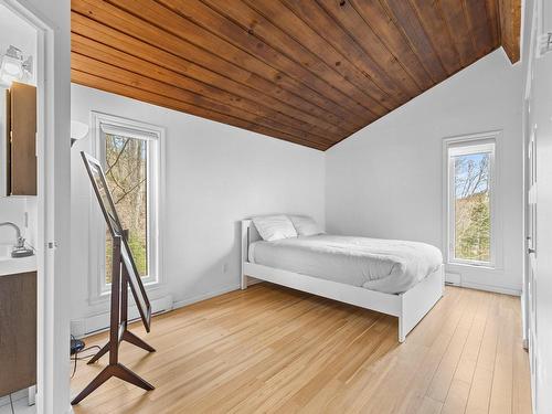 Master bedroom - 8-111 Ch. De La Baie-Viau, Sainte-Agathe-Des-Monts, QC - Indoor Photo Showing Bedroom