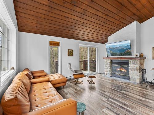 Salon - 8-111 Ch. De La Baie-Viau, Sainte-Agathe-Des-Monts, QC - Indoor Photo Showing Living Room With Fireplace