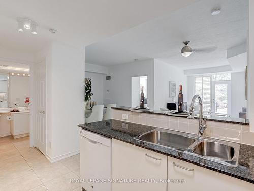 115-451 Rosewell Ave, Toronto, ON - Indoor Photo Showing Kitchen With Double Sink