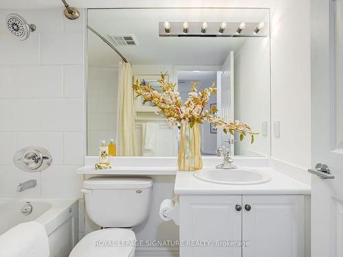 115-451 Rosewell Ave, Toronto, ON - Indoor Photo Showing Bathroom