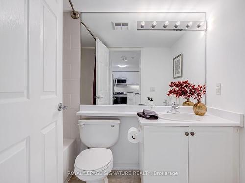 115-451 Rosewell Ave, Toronto, ON - Indoor Photo Showing Bathroom