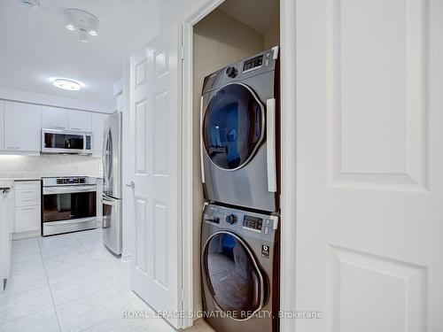 115-451 Rosewell Ave, Toronto, ON - Indoor Photo Showing Laundry Room