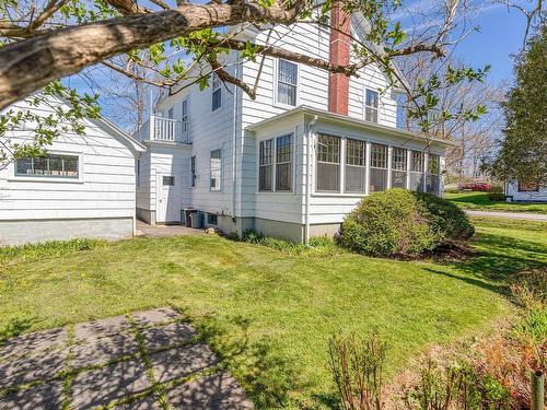 23 Broad Street, Lunenburg, NS 