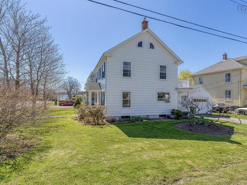 23 Broad Street, Lunenburg, NS 